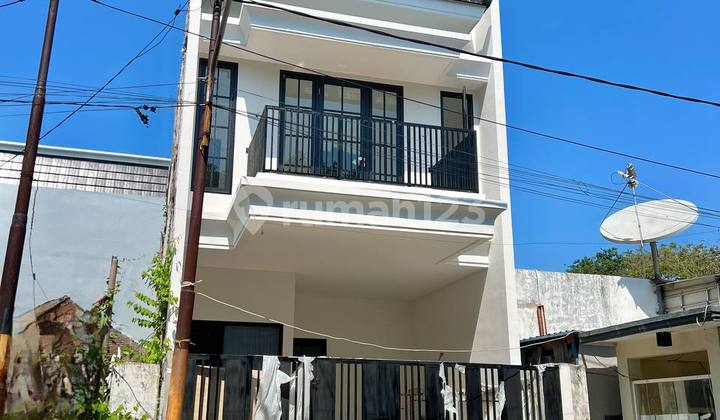 Rumah Baru American Style Rungkut Asri 2 Lt Semi Furnished Tipe C 2