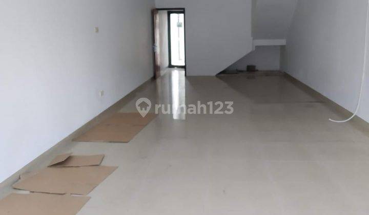 Sewa Ruko Tomang Utara, Jakarta Barat 3 Lantai Carport 8 Mobil 8