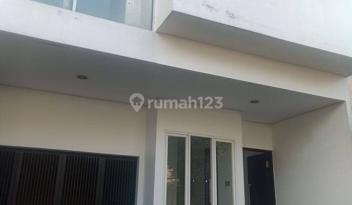 Dijual Rumah Siap Huni 2 Lantai di Pondok Indah 2