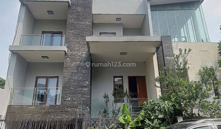 Dijual Rumah Tropical Modern Siap Huni 3 Lantai di Permata Hijau 2 1