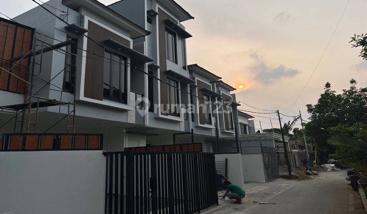 Rumah Mewah Modern Cempaka Putih Dekat Jalan Letjen Suparpto 1