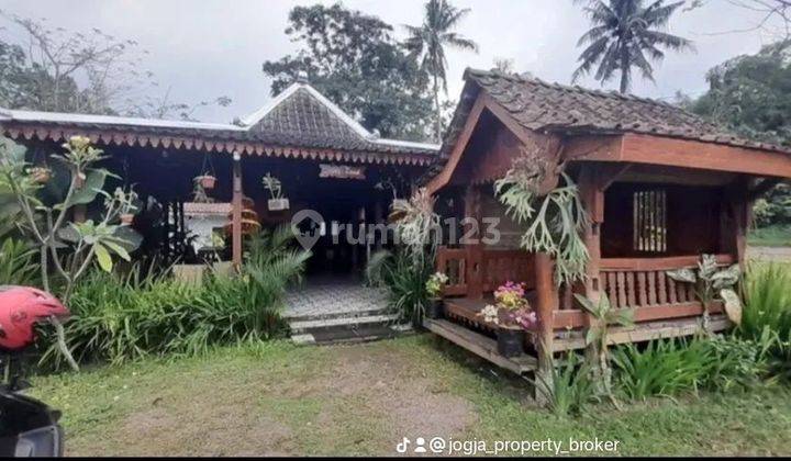 Jual Resto dan Paviliun murah strategis di Jl.Magelang km 12 1