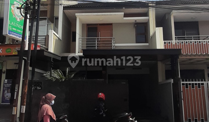 Nice House Strategically Located for Living and Business on Saturnus Street 2