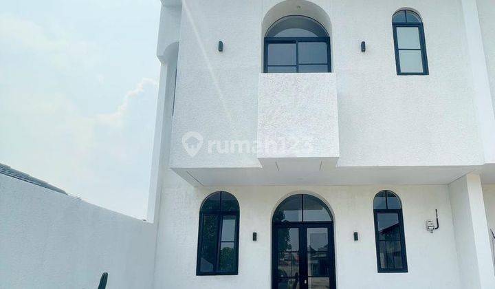 Rumah 2,5 Lantai Modern Etnik Desain Dalam Cluster di Pondok Ranggon Cipayung 1