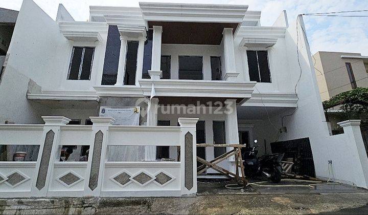 Rumah Baru 2 Lantai plus Rooftop dalam Komplek di Jagakarsa 1