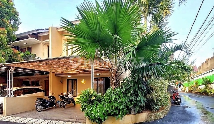 Rumah Hook 2 Lantai dalam Cluster di Jagakarsa