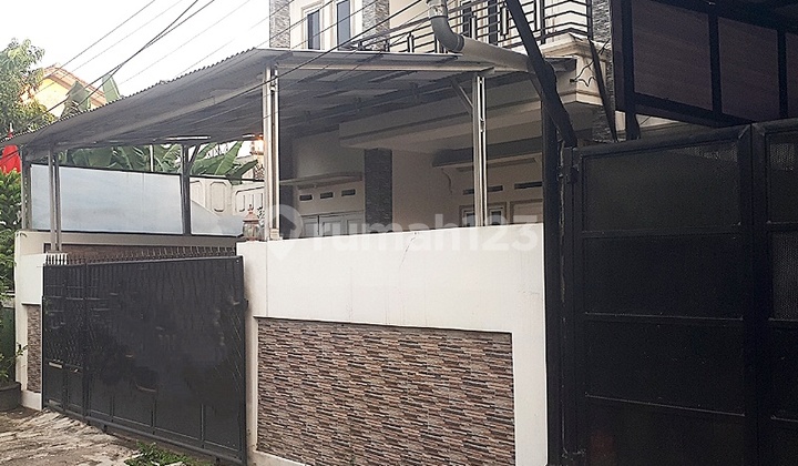 Rumah Bagus dalam Cluster di Jagakarsa