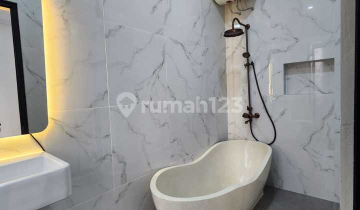 Luxury House in Jagakarsa Townhouse Near Cilandak 2