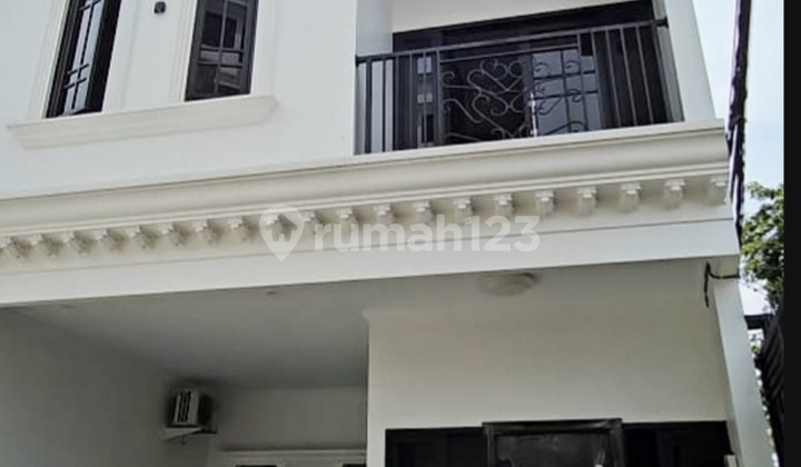 Rumah Bagus 3 Lantai dalam Cluster di Jagakarsa