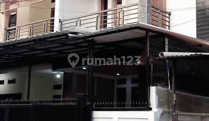 Rumah Bagus 2 Lantai Non Cluster di Jagakarsa