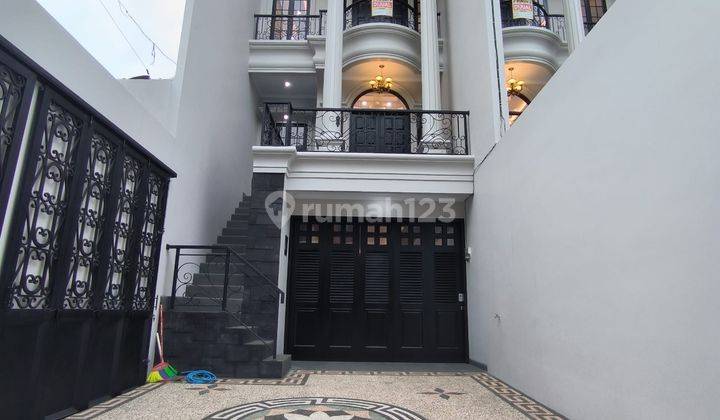 Dijual Rumah Mewah Eropa Classic di Pejaten Barat Jakarta Selatan 1