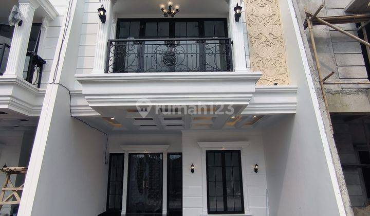 Dijual Rumah Classic Modern Dekat Stasiun Lenteng Agung Jagakarsa 1