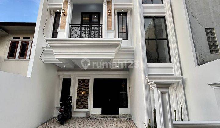 Dijual Murah Rumah American Classic Rooftop di Jagakarsa 1