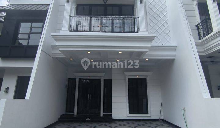 Dijual Rumah Ada Rooftop di Jln Sadar Raya Jagakarsa 1