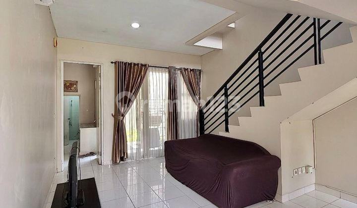 Ready to Move In, House, 2 Stories, Flood-Free