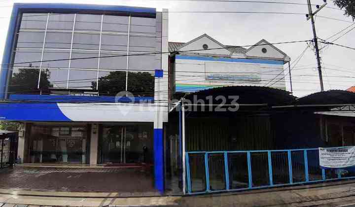2 Attached Shophouses on the Main Road of Banyuwangi City
