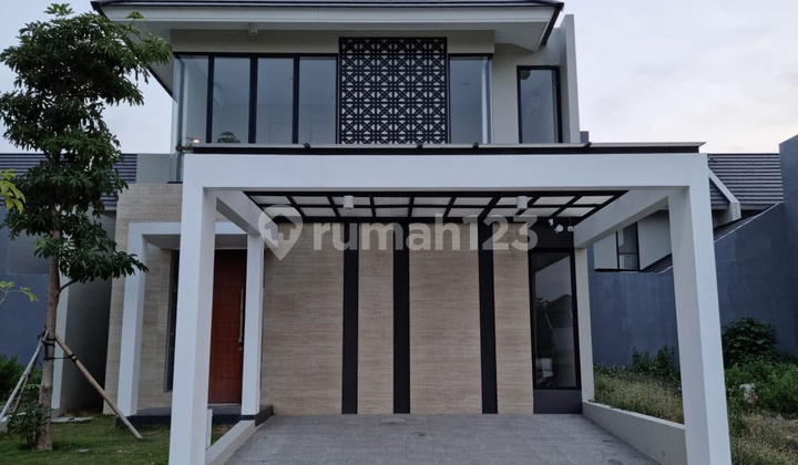 Modern House Northwest Hill VIEW LAKE Citraland Surabaya