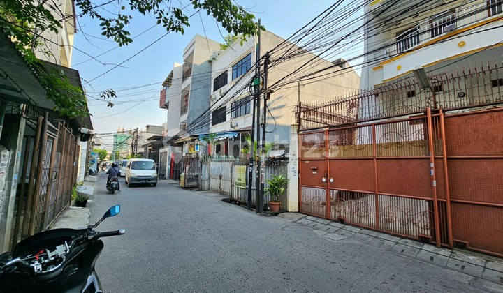 Rumah Tua Luas 216 M2 di Jual Hitung Tanah Saja Jelambar Baru 6. Jakarta Barat 2