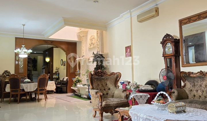 Rumah 2 Lantai Huk Bagus dan Terawat, Luas 333 M2 di Jalan Beton Raya. Kayu Putih Jakarta Timur