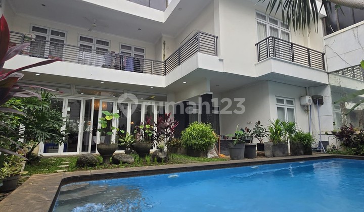 Rumah 2 lantai gaya American clasic bagus siap huni di Kemang. Jakarta selatan 2