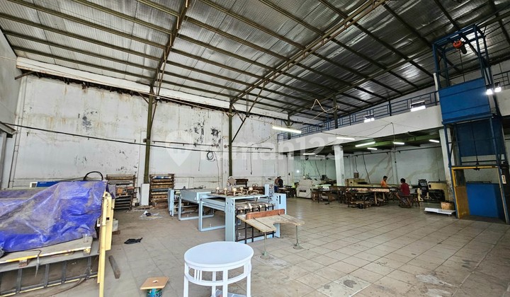 Gudang bagus siap pakai luas 1000 m2 dan 2000 m2 di Bandengan Utara. Jakarta utara Gudang bagus siap pakai luas 1000 m2 dan 2000 m2 di Bandengan Utara. Jakarta utara