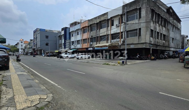 Ruko Gandeng komersil lokasi stratgis 3,5 lantai di Cengkeh raya, Pinangsia. Tamansari. jakarta Pusat Ruko Gandeng komersil lokasi stratgis 3,5 lantai di Cengkeh raya, Pinangsia. Tamansari. jakarta Pusat