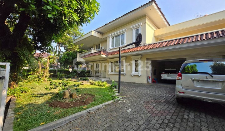 Rumah taman Huk 2 lantai luas 867 m siap huni di Cempaka Bintaro, Pesanggrahan. Jakarta Selatan.