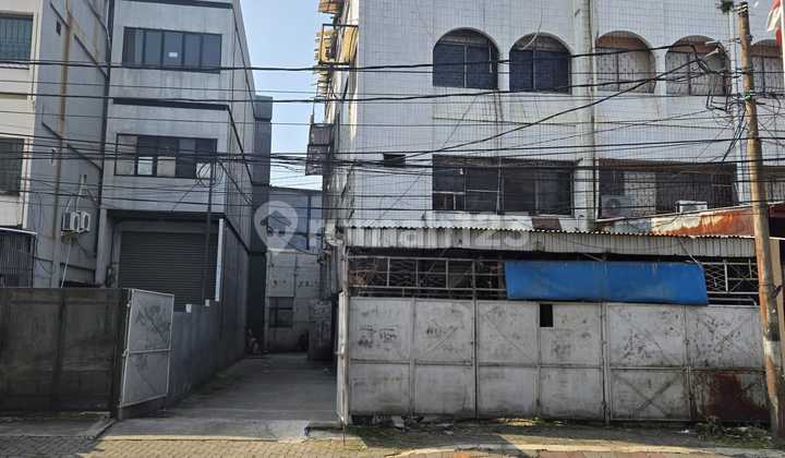 Lahan Komersial luas 726 m2 lokasi strategis tengah kota di Pangeran Jayakarta. Jakarta Pusat. Lahan Komersial luas 726 m2 lokasi strategis tengah kota di Pangeran Jayakarta. Jakarta Pusat.