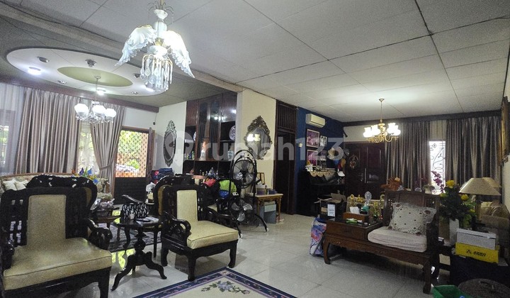 Rumah 2 lantai huk luas 332 m2 bagus terawat lokasi strategis bebas banjir di Taman Kedoya Baru. Jakarta Barat