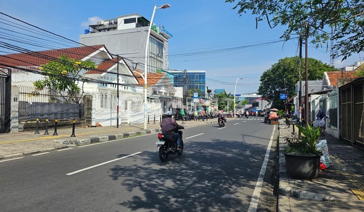 Rumah tinggal 1.5 lantai area komersial luas 433 m2, Jatinegara timur. Jakarta timur Rumah tinggal 1.5 lantai area komersial luas 433 m2, Jatinegara timur. Jakarta timur