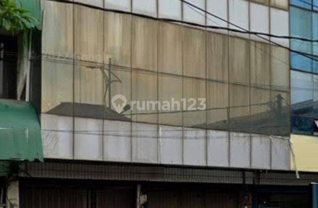 Ruko 3 Lantai Dijual di Jalan Veteran, Surabaya Pusat 1