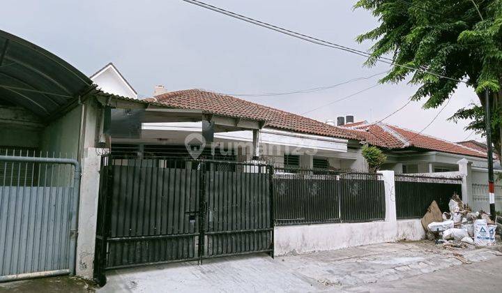 Rumah SHM Disewakan di Raya Darmo Harapan Indah Surabaya 1