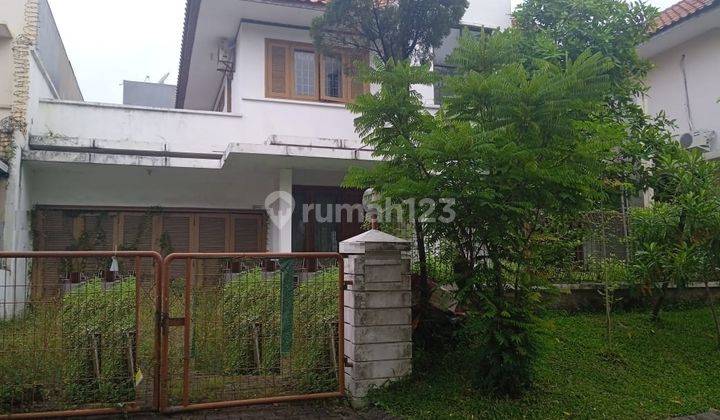 Rumah 2 Lantai Dijual di Graha Family Surabaya 1