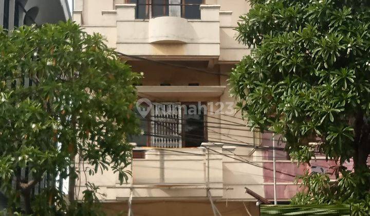 Ruko 3 Lantai Disewakan di Jalan Kranggan Surabaya Pusat 1