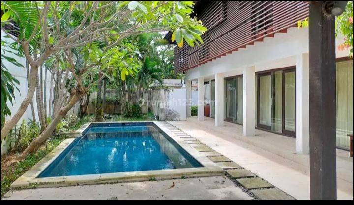 Disewakan Rumah Mewah Furnish Isen International Living Surabaya 1