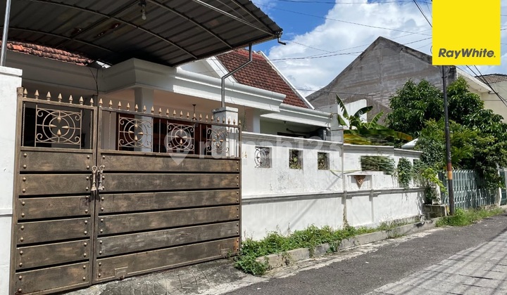 Rumah Disewa Darmo Permai Utara, Surabaya 1