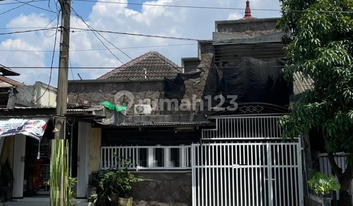 House for Sale on Raya Wisma Lidah Kulon Street, Lakarsantri, Surabaya 1