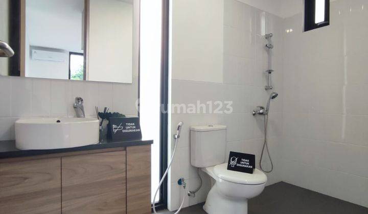 Rumah 3 lantai dekat Tol Pondok Aren, Bintaro Tangsel 

 6