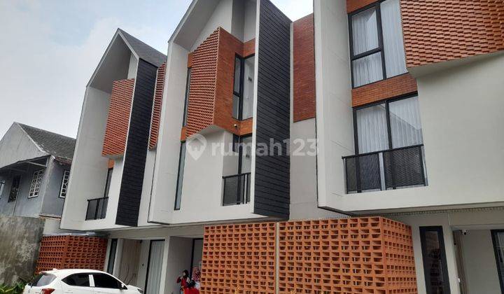 Rumah 3 lantai dekat Tol Pondok Aren, Bintaro Tangsel 

 9