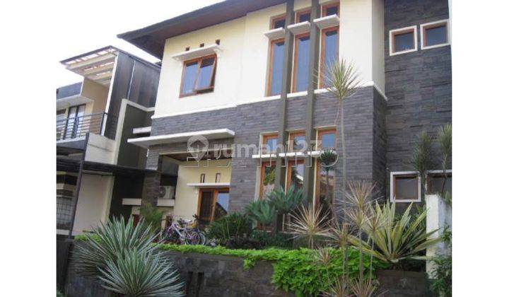 Rumah Luas di Setraduta Hegar Bandung. Jalan Drpan Lebar 1