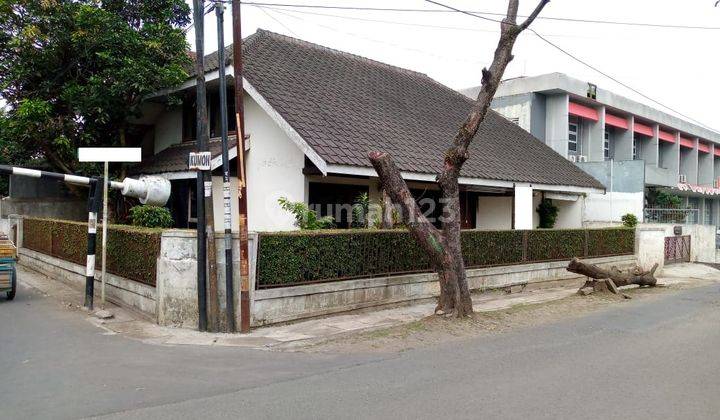 Rumah Hoek Klasik Hitung Tanah Cikutra Baru  1