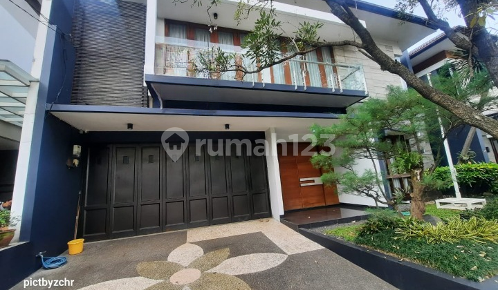 Rumah Mewah Full Furnished di Batununggal