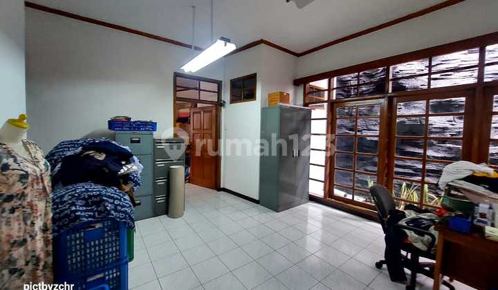 Spacious House on Pahlawan Main Road, Bandung. Suitable for Office, Business, or Residential Use. 1