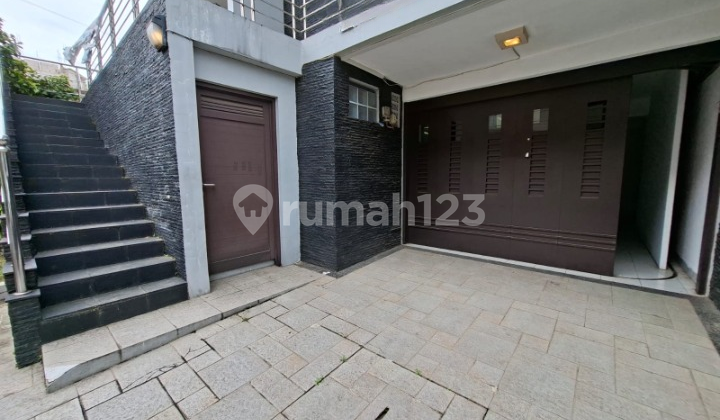 Rumah 3 Lantai di Sudirman Town House 2