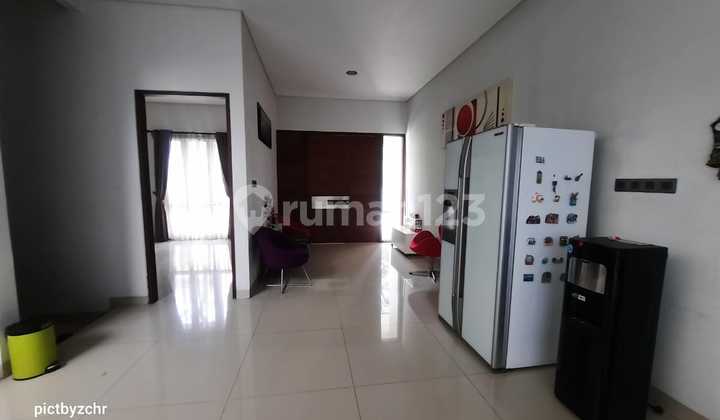 Rumah Mewah Full Furnished di Batununggal 2
