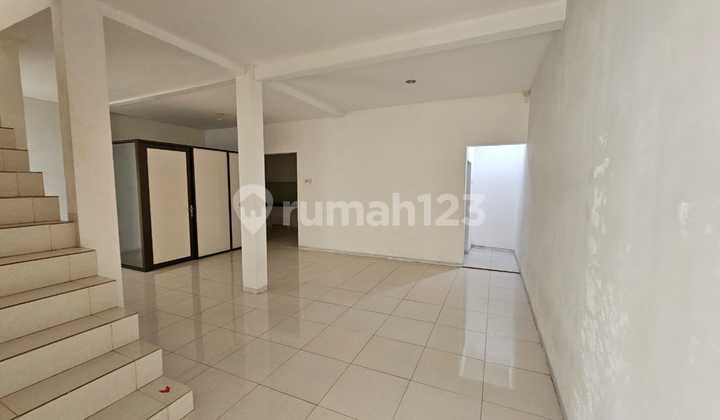 2.5-Storey Shophouse in Astana Anyar, Bandung City