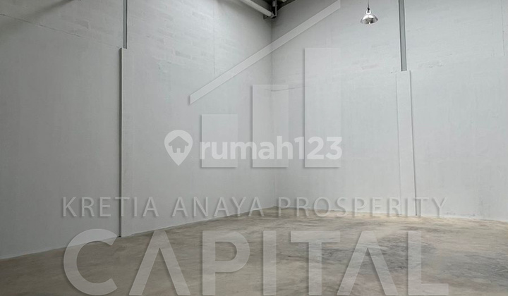 New Warehouse in Modern Warehouse Complex - Cimareme Available in several sizes with premium design