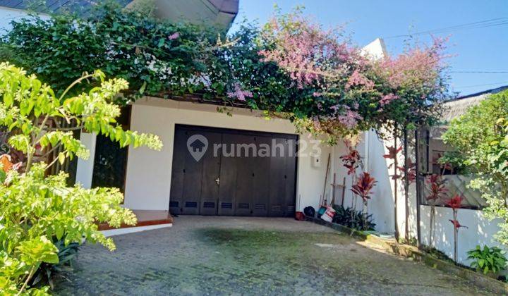 Rumah Luas siap huni di Jl. Gegerkalong cocok untuk expats 2