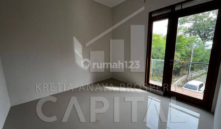 Rumah 2 Lantai Bagus Unfurnished di Sariwangi, Bandung 1