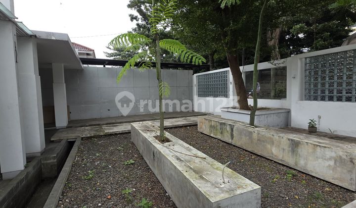 Sewa Ruang Usaha di Sayap Bkr